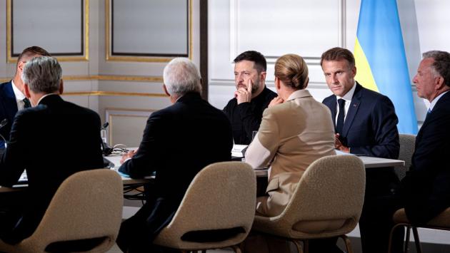 Zelensky vede Volenterosi a Parigi "Stiamo dando concretezza a garanzie"