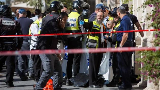 Attentato a Gerusalemme, 4 morti e almeno 15 feriti. Uccisi 2 terroristi