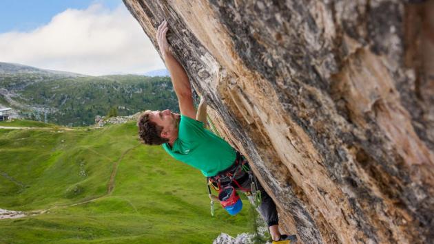 Arrampicata, sulle Dolomiti un'Esperienza Airbnb con Stefano Ghisolfi