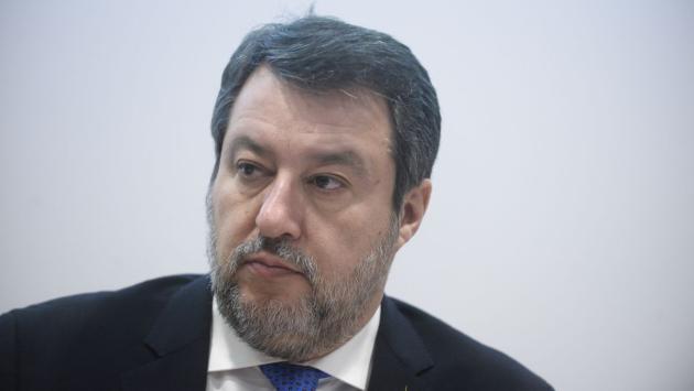Salvini "Italiani fanno sacrifici, giusto chiedere contributo a banche"