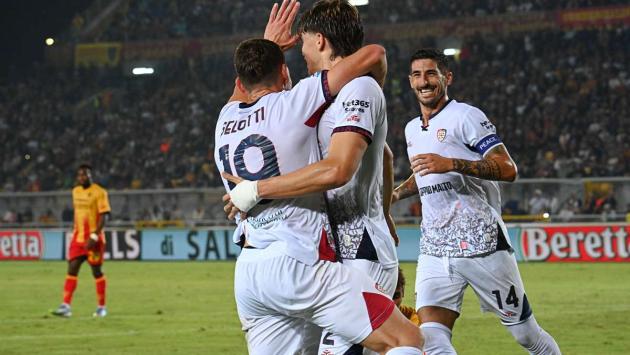 Cagliari corsaro a Lecce, Belotti torna al gol con una doppietta