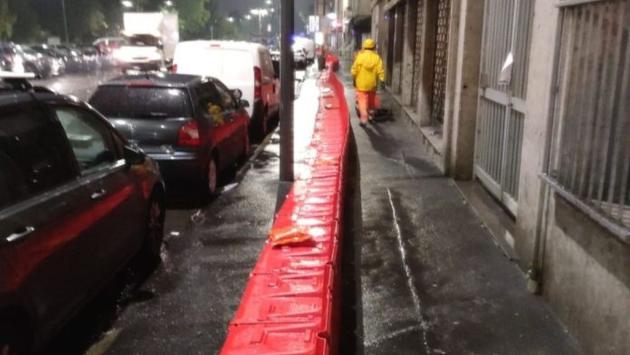 Maltempo a Milano, posizionate barriere mobili nel quartiere Pontelambro