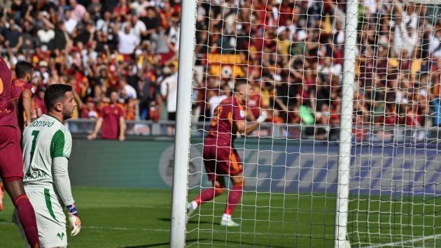 Dovbyk e Soulè piegano un buon Verona, sorride la Roma