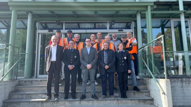 Incontro dei volontari Auser con la Polizia Locale, si preparano a vigilare sui piccoli alunni delle scuole
