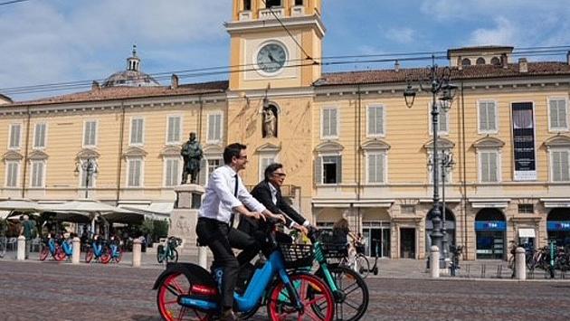 Presentato il servizio di biciclette elettriche condivise