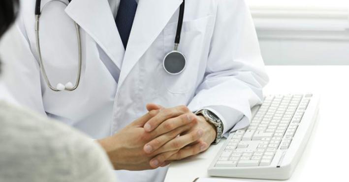 Primario arrestato a Reggio Emilia: visitava in ospedali pubblici facendosi pagare