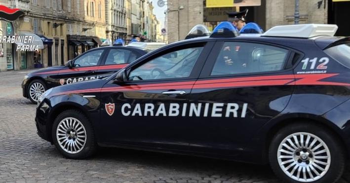 Parma: tenta il furto di alcuni capi d’abbigliamento da un negozio del centro indossandoli sotto ai suoi. Denunciato per furto 20enne straniero.