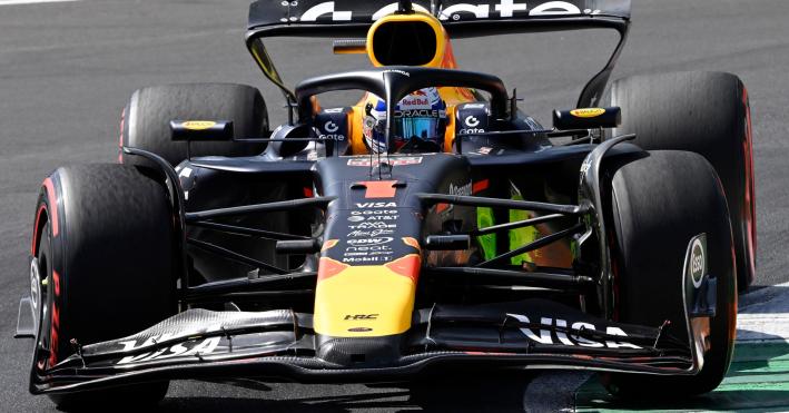 F1, Verstappen in pole a Monza con record della pista. Ferrari in terza fila con Leclerc
