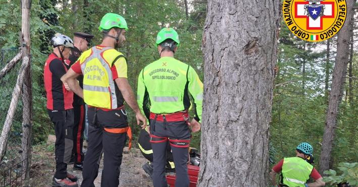 Trattore si ribalta a Cozzano: morto un 59enne