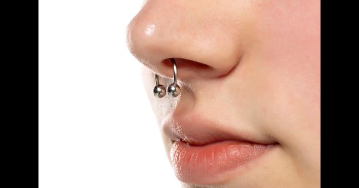 Un piercing al naso per monitorare il respiro senza fastidi