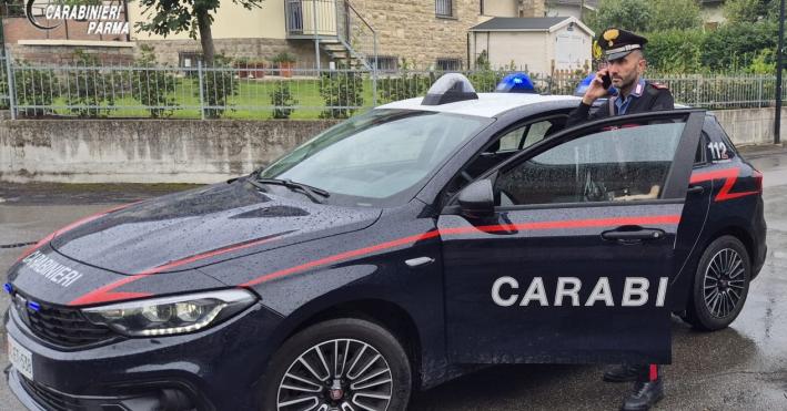 Sala Baganza: fermato con un coltello di 21 centimetri e dell&rsquo;hashish nascosti nella giacca. Denunciato 30enne italiano