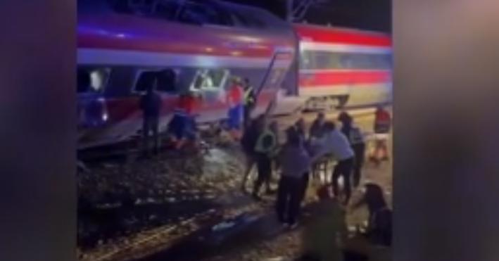 Almeno 5 i morti in un deragliamento di due treni in Spagna tra Malaga a Madrid