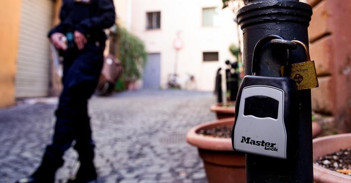 Il vicino affitta come B&B l'appartamento? I condomini non lo possono vietare