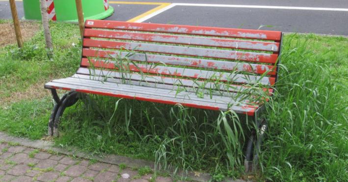 &laquo;In via Picasso una panchina poco&hellip; invitante&raquo;