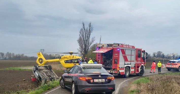 Grave incidente a Fiorenzuola: auto si ribalta, 54enne di Busseto trasportato in eliambulanza in condizioni gravi