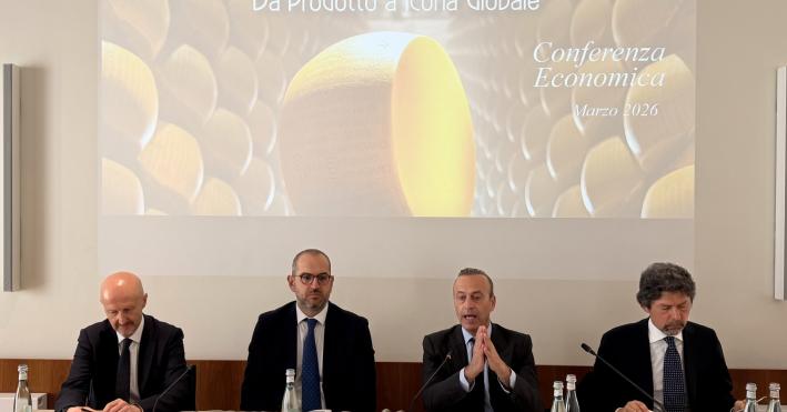 Parmigiano reggiano: nel 2025 crescono produzione (+2,7%), export (+2,7%) e valore al consumo, mentre frena il mercato domestico (-10%)