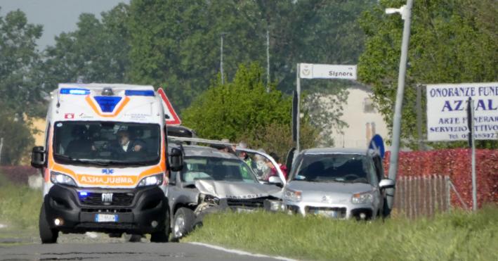 Incidente con due feriti a Polesine Zibello