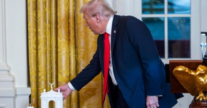 Casa Bianca, domani sar&agrave; presentato il progetto per l'arco di Trump, 76 metri