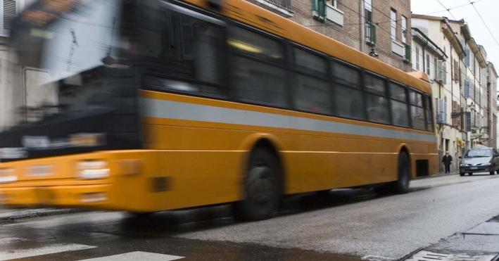 Strada Garibaldi chiusa per manifestazione: deviazione per i bus delle linee 1 e 2