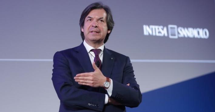 Intesa Sanpaolo, ecco il piano: punta a oltre 11,5 miliardi di utile al 2029, il 95% andr&agrave; ai soci