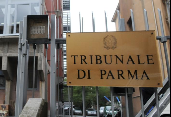 Imputato ruba il telefonino al pm durante il processo: arrestato