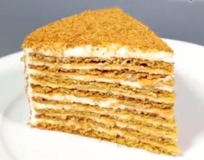 La torta Medovik, dalla Russiacon  dolcezza 