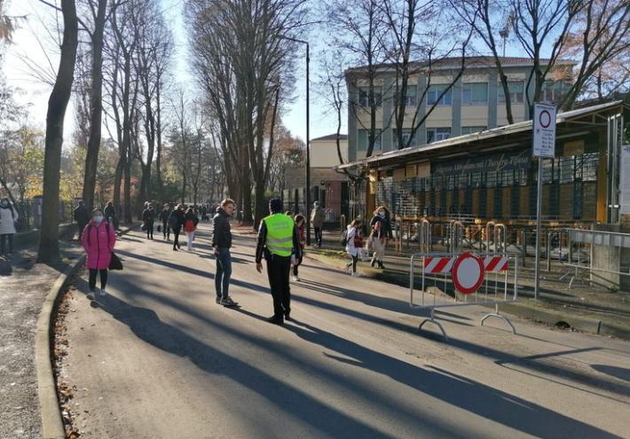 Via Puccini, studenti finalmente in sicurezza