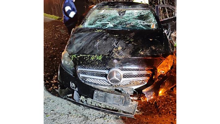 Via Resga, auto con 5 persone si ribalta, soccorsi ancora sul posto