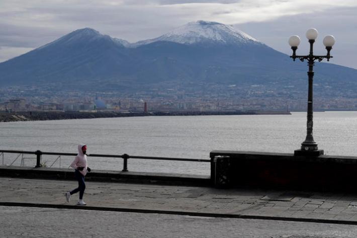 Torna la neve sul Vesuvio