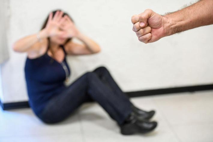 "Se non stai con me ti ammazzo", 38enne arrestato