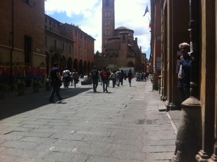 Rissa in zona universitaria a Bologna (con video virale): esplodono le polemiche