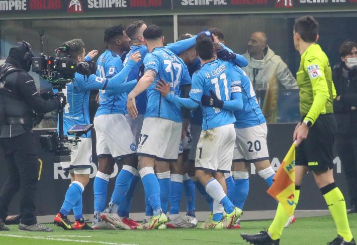 Colpo del Napoli, Milan battuto. Inter campione d'inverno - Risultati e classifica