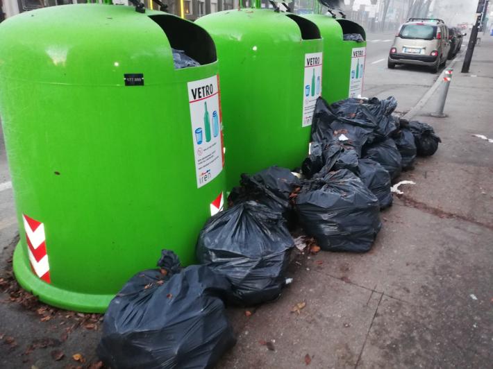 Viale Fratti, scene di ordinario degrado