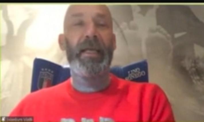 Calcio, Gianluca Vialli ha ancora il tumore: "L'ospite indesiderato &egrave; con me, sono in manutenzione"