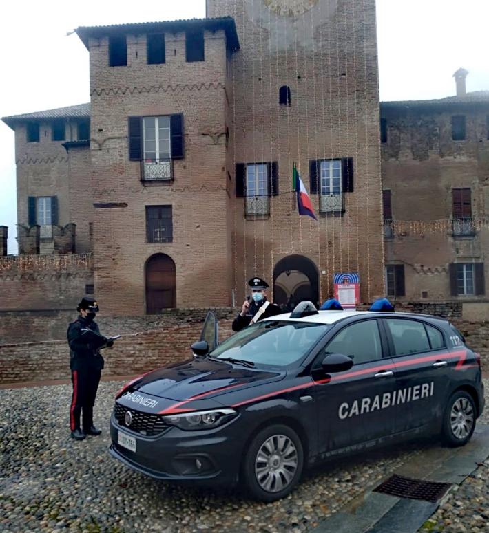 Evade dai domiciliari a Fontanellato, ruba un'auto e tenta due rapine a Parma: 42enne in carcere