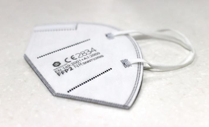 Mascherine, Emilia-Romagna prudente: restano obbligatorie anche nei reparti di degenza degli ospedali