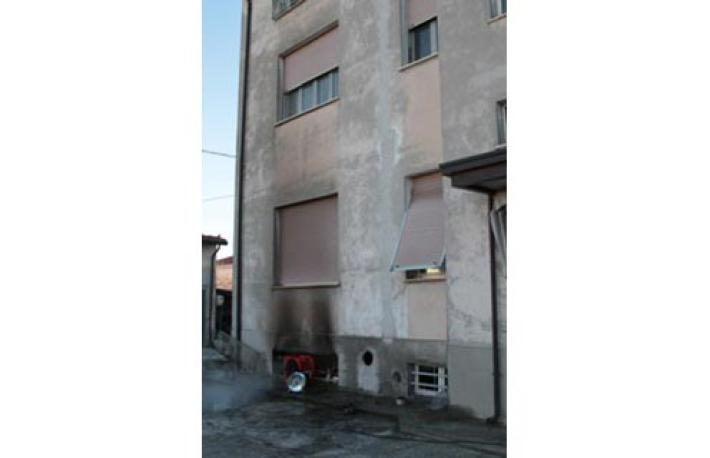 Paura  a Collecchio: incendio in una cantina: tre mezzi dei vigili del fuoco al lavoro