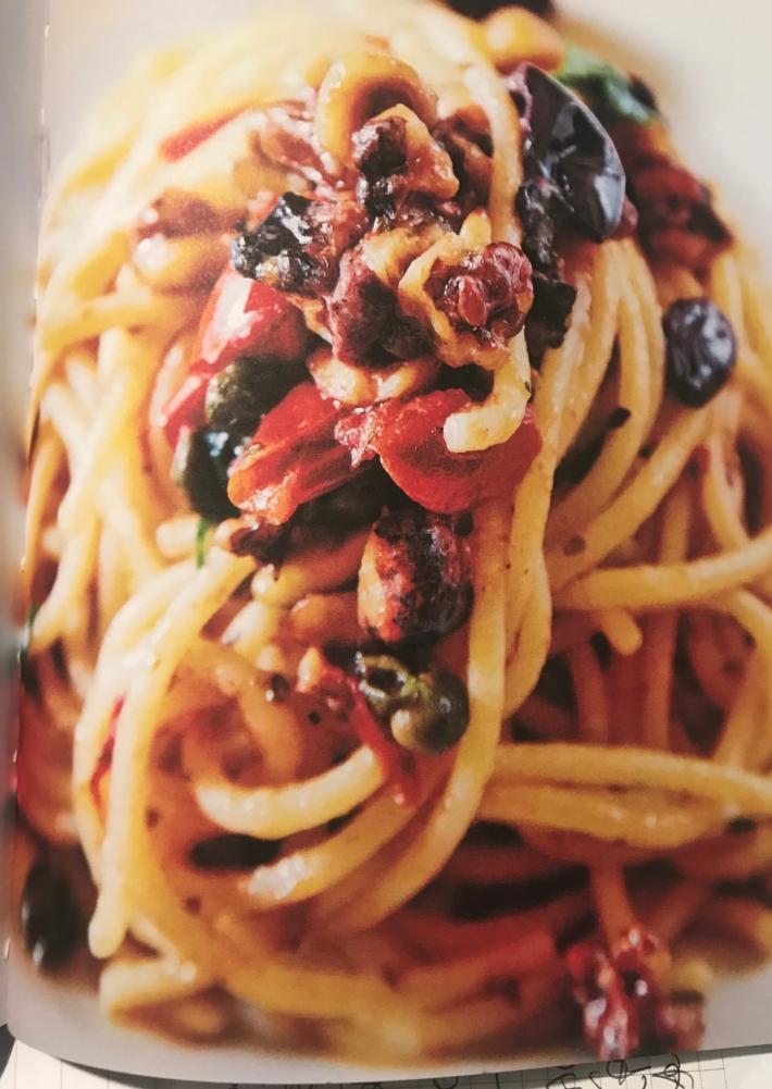 &laquo;O sicchio d'a munnezza&raquo;: il cuore di Napoli