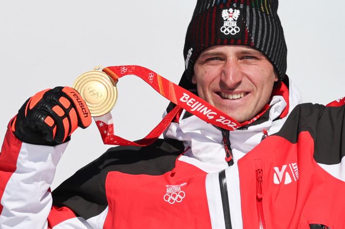 Mayer vince il Super G, entra nella storia: tre Giochi di fila