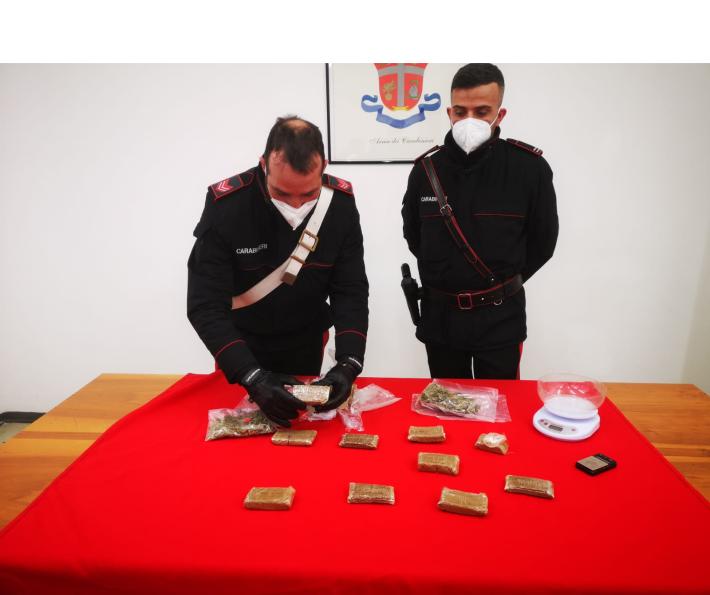 Carabinieri: all&rsquo;esito di una perquisizione, rinvenuto ingente quantitativo di stupefacente