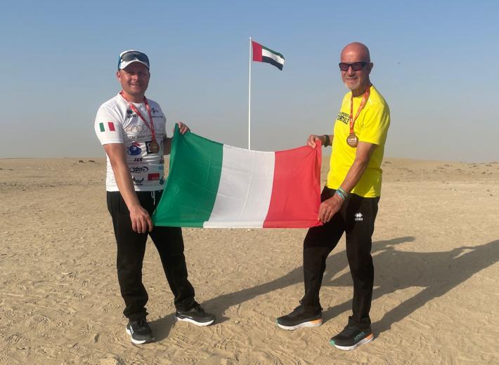 Nel deserto di Dubai, l'impresa degli ultramaratoneti Bucci e Perotti 