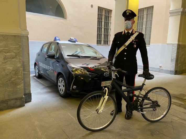 Ruba una bici e la rivende: bloccato dai carabinieri