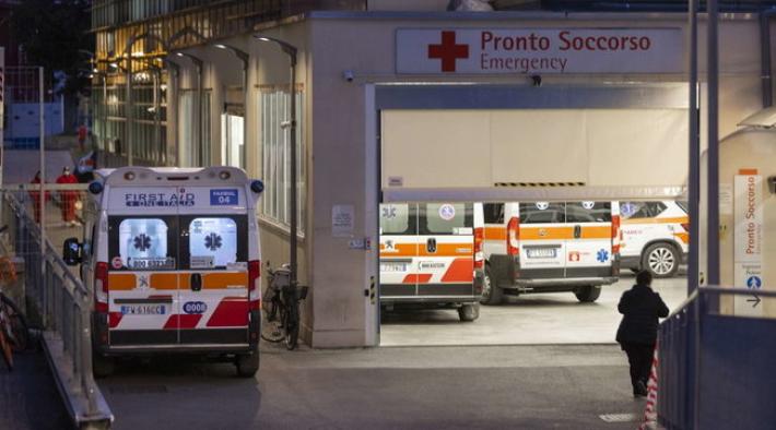 Accoltellamenti tra ragazzi di notte a Milano, 5 feriti  