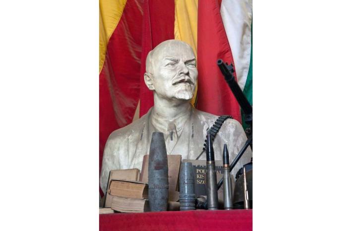 Ucraina, la sindaca di Cavriago: "Il busto di Lenin &egrave; simbolo di pace"