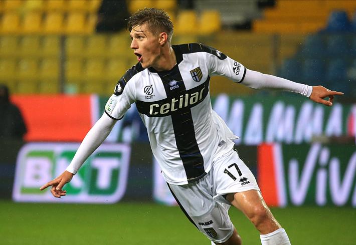 Il Parma in campo a Vicenza per tenere viva la speranza 