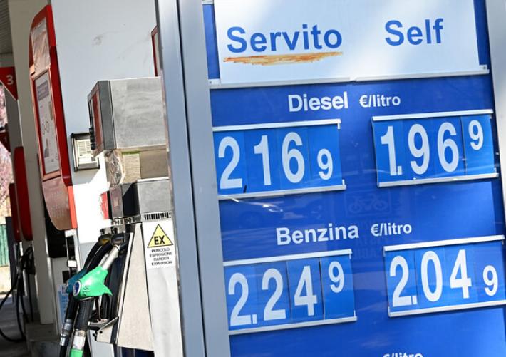 Caro carburanti: sindacati gestori, adeguamenti pi&ugrave;  veloci