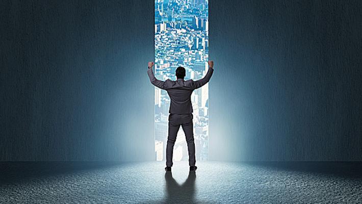 Dal 1&deg; Aprile addio a Cts e commissario, stadi al 100% di capienza e Super Green Pass per i 50enni al lavoro