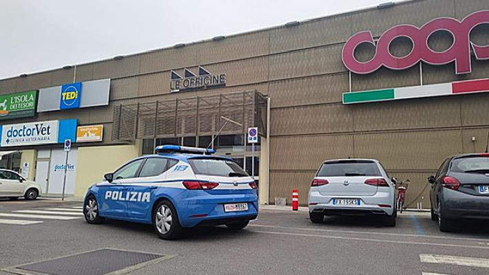 Coop di via Gramsci. Identificati 5 giovani che disturbavano i clienti nel parcheggio