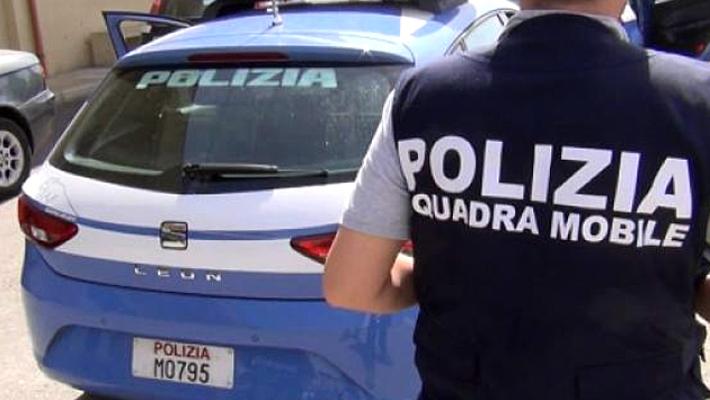 Doppio blitz della Squadra Mobile contro lo spaccio di sostanze stupefacenti. Arrestati due spacciatori