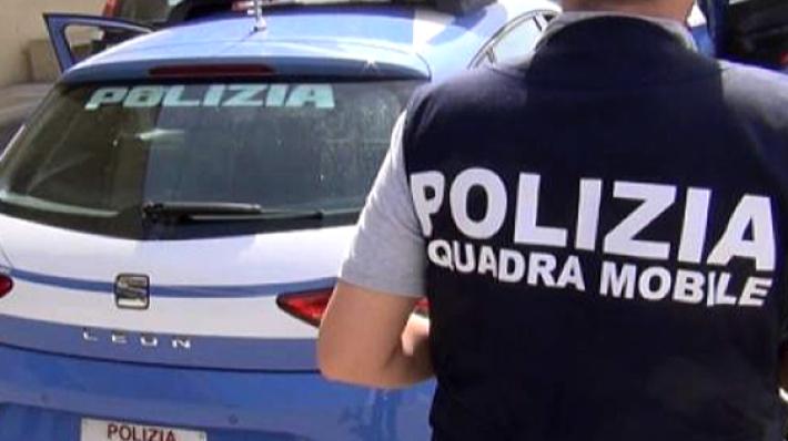 Doppio blitz della Squadra Mobile contro lo spaccio di sostanze stupefacenti. Arrestati due spacciatori